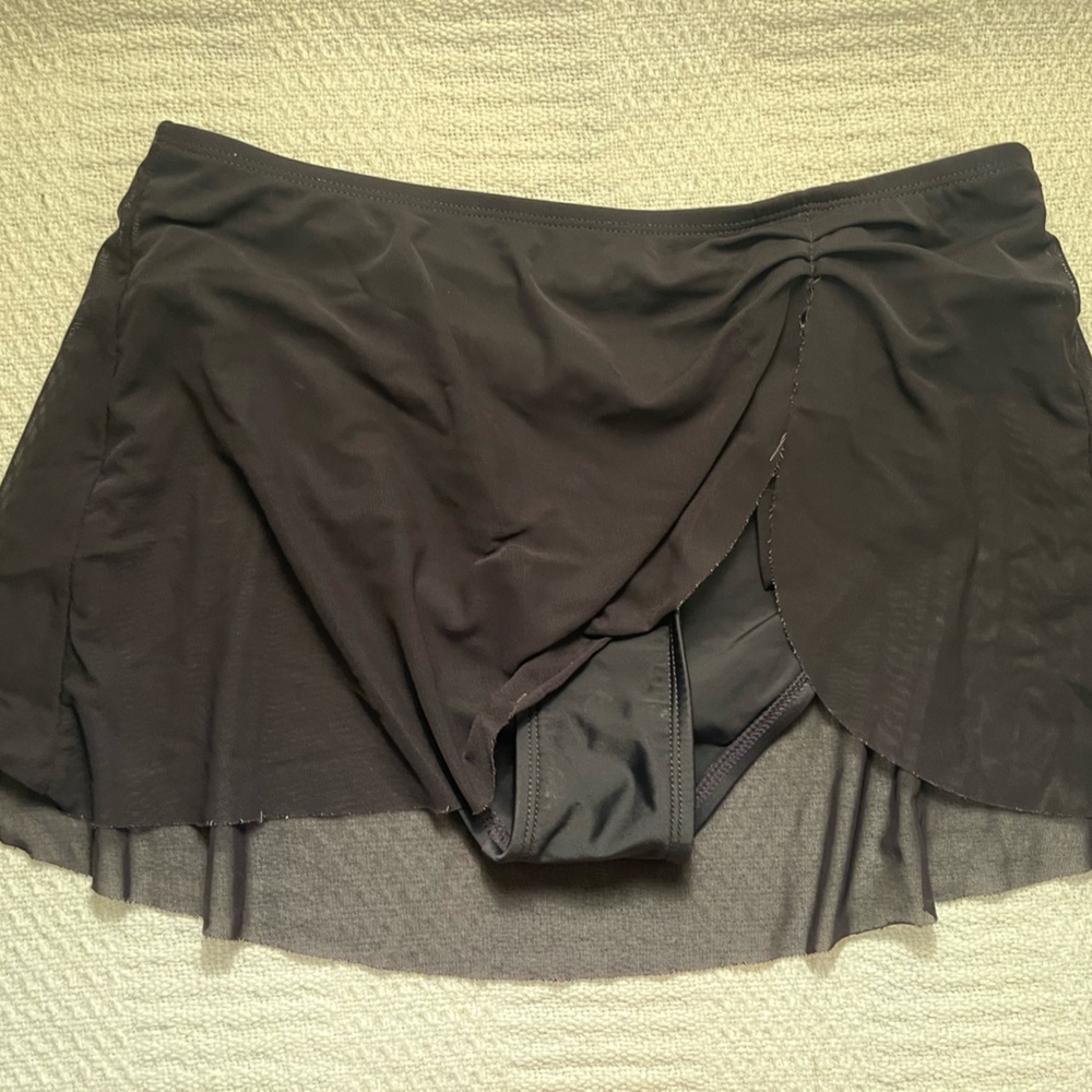 I’m selling a skirt bathing suit bottom.